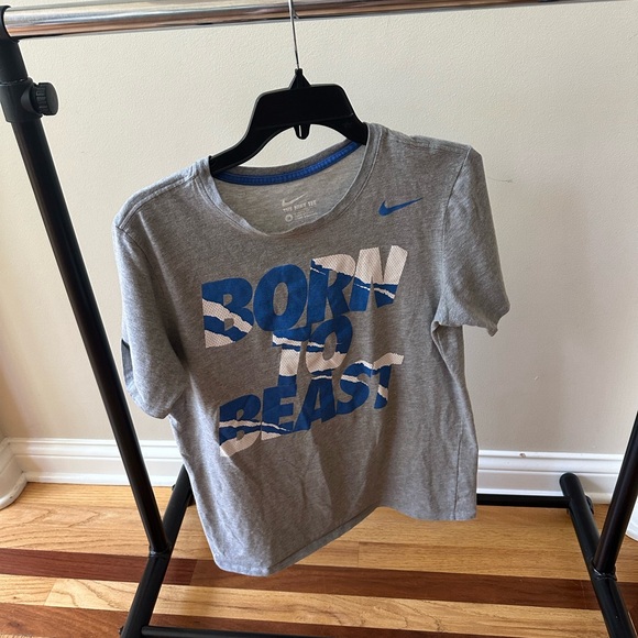 Nike tshirt - Picture 1 of 1